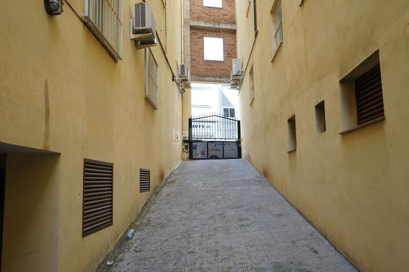 Foto c7dc6a20-ef0b-4f48-ae6d-c063ed47f801. Alquiler parking coche en calle colón 22 en Requena