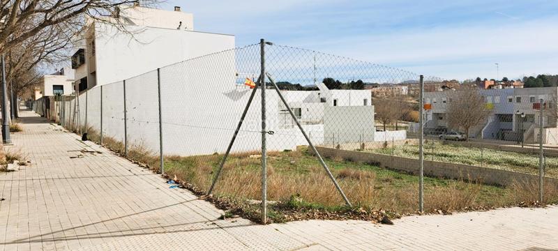 Foto 5606a22e-5e5e-4301-9e33-eb062322697e. Terreno residencial en calle calle fuente reinas 26 parcela zona reinas. en Requena