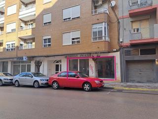 Lloguer Local Comercial a Avenida valencia 32. Amplio local en alquiler orientación este con mucha luz.