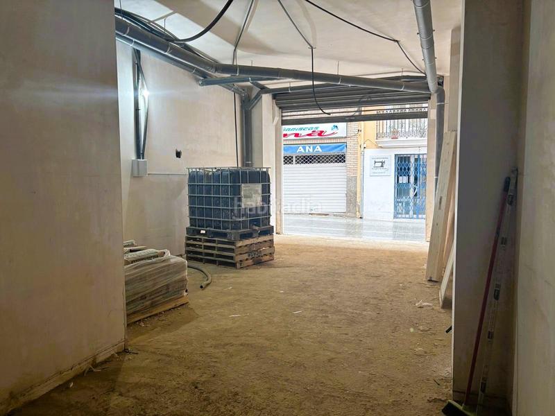 Foto ea3e4370-07ca-4ee8-8557-84325e5d3123. Lloguer local comercial a calle calle de norberto piñango 5 a Requena