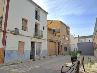 Casa adossada a Fuente 6. Casa de pueblo en un entorno mágico como es chera.