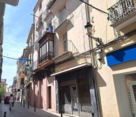 Casa a Calle peso 15. Bonita casa con mucha historia en pleno centro de requena.
