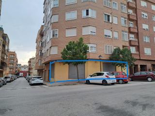 Lloguer Local Comercial a Calle del doctor víctor elías martínez 21. Excelente local esquina a dos calles en zona capitán gadea.