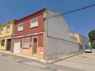 Casa adossada a Calle calle benetuser12 12. Casa en la aldea de los pedrones con garaje y patio.