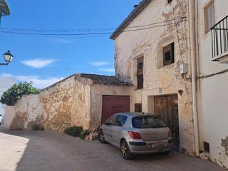 Casa aparellada  Calle de santa maría 54. Excelente casa con gran patio y terraza para hacer tu proyecto s