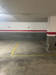 Aparcament cotxe en Calle de chera 8. Garaje con buen espacio de maniobra y amplio tratero. Aparcament cotxe en Calle de chera 8. Garaje con buen espacio de maniobra y amplio tratero.