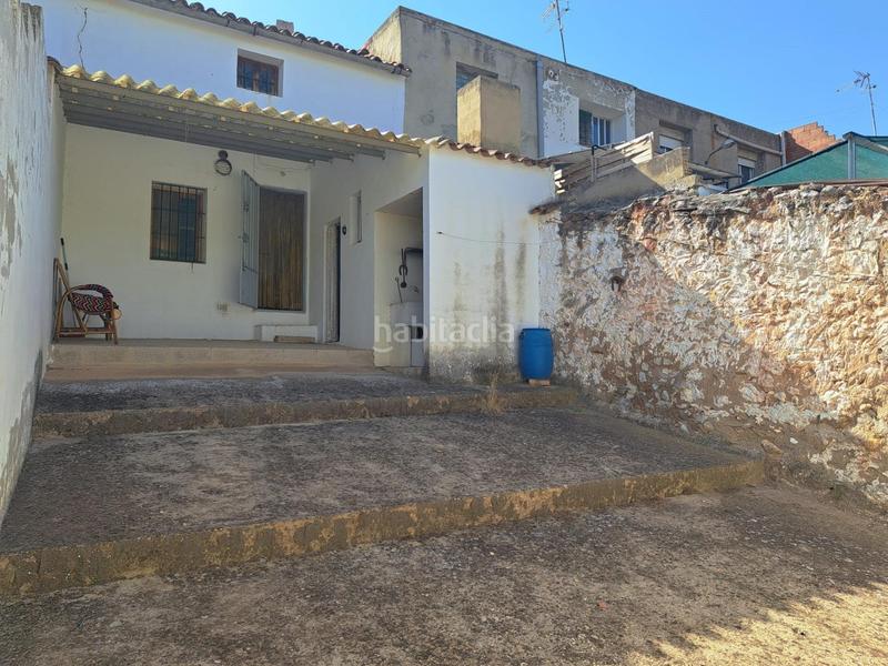 Foto cded5357-0843-47d2-96d6-de529c1190e0. Casa adossada a calle calle Requena casas río a Requena