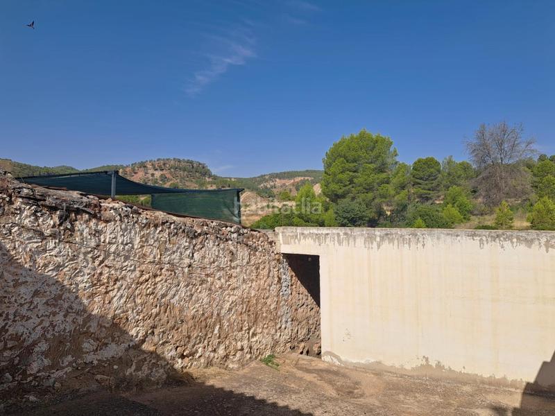 Foto fd2a8394-4369-43aa-8196-759fe48a5c88. Casa adossada a calle calle Requena casas río a Requena