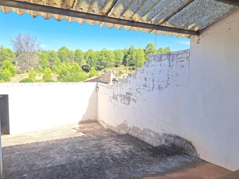 Foto fe362760-6437-4093-8acb-f911acbdd90e. Casa adossada a calle calle Requena casas río a Requena