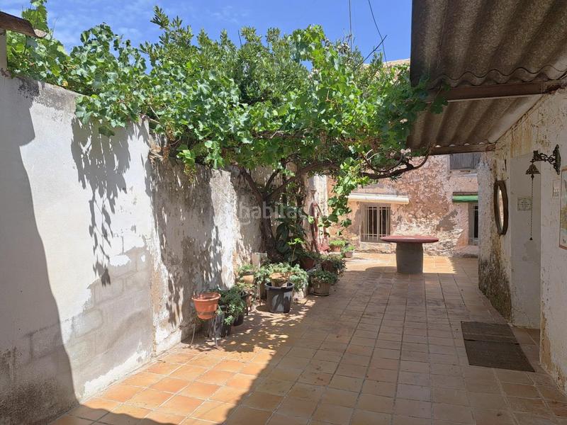 Foto 0513c11f-0b3e-4451-a24e-87ec8a154355. Casa en calle progreso derramador 13 bonita casa de pueblo con amplio patio y fachada a dos calles. en Requena