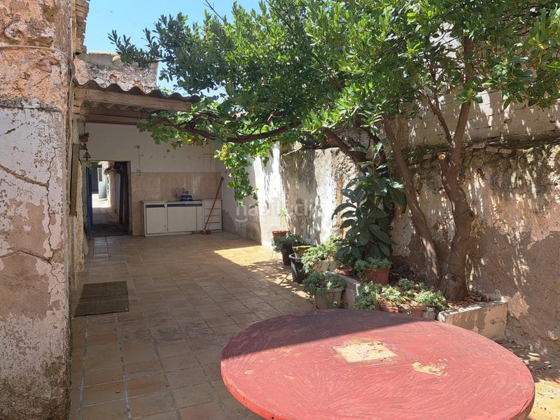Foto 542eebf5-9949-4730-8358-60c64f9cd7c5. Casa en calle progreso derramador 13 bonita casa de pueblo con amplio patio y fachada a dos calles. en Requena