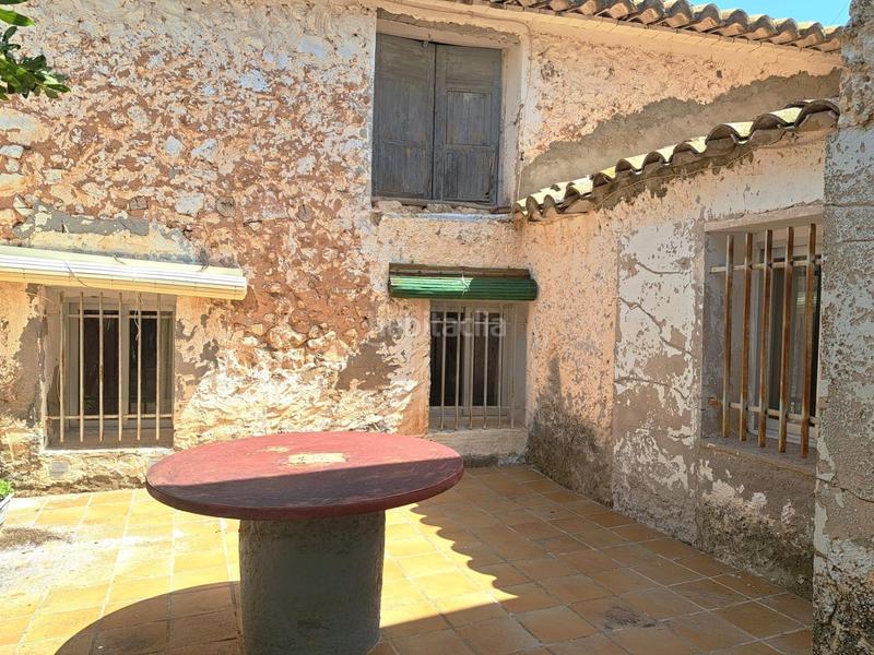 Foto 75bb9861-fbd0-47d3-9332-8c82f521e4c7. Casa en calle progreso derramador 13 bonita casa de pueblo con amplio patio y fachada a dos calles. en Requena