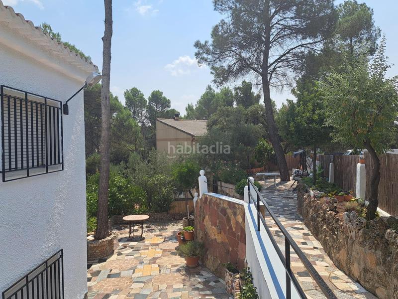 Foto 15bc424f-6bd5-4c33-ac1a-b08574a373c3. Chalet en urbanizacion hontanar 15 amplio chalet en estado impecable. en Utiel