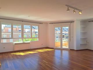 Appartement  Avenida arrabal 84. Espectacular piso esquina a dos calles en avenida arrabal.