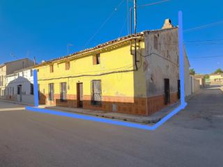 Casa  Calle calle cazadores 16. Encantadora casa en esquina, con orientación sureste y muchísima