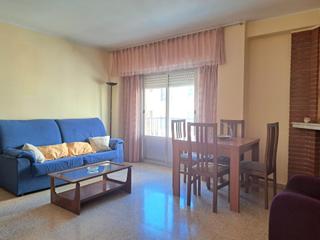 Pis  Calle calle de cervantes, 4 4. Piso céntrico con ascensor, calefacción y baño reformado.