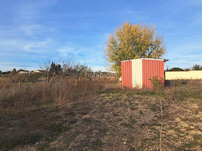 Foto aef65b4b-ac2c-45bd-8c6b-e0eba07b1f94. Masía en calle calle Requena casa de campo próxima a con pequeña nave. en Requena