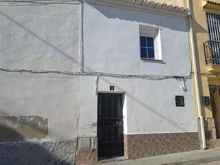 Casa en Calle pozo ponton 1. Casa en el pont�n con acceso por dos calles.