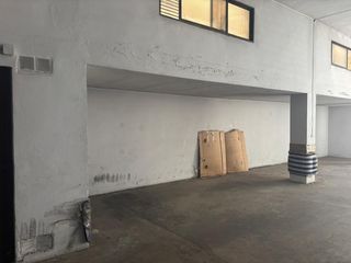 Rent Car parking in Avenida avenida lamo de espinosa 21. Plaza de garaje en alquiler próxima al centro.