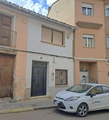 Casa  Calle utielana 27. Casa en venta en utiel muy bien ubicada para reformar.