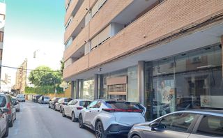 Miete Geschäftsraum  Calle calle maestro alonso beltrán 2. Local esquina a dos calles en pleno centro de requena con amplio