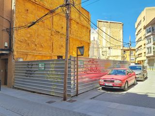 Terreny residencial a Calle calle serrano clavero 1. Suelo en pleno centro de requena con fachada a tres calles.