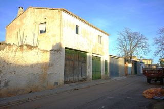 Casa a schiera  Calle ganaderos 16. Antigua bodega con vivienda muy próxima a requena.