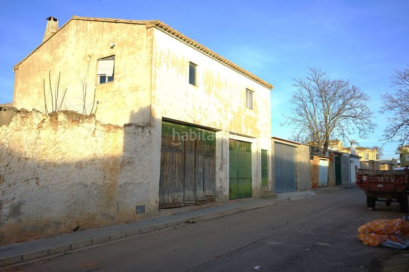 Foto 34327f5e-c91f-4cc8-b221-281c4aebe1e4. Casa adossada a calle ganaderos 16 a Requena