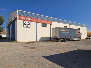 Nave industrial en Avenida arcos los 5. Nave industrial con amplia parcela en una de las zonas comercial