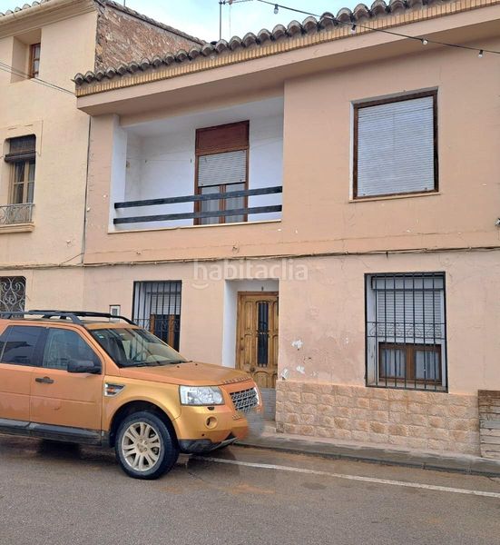 Foto 7859e91a-c91b-4988-a19f-7418aa8674a5. Casa amb aparcament a Requena