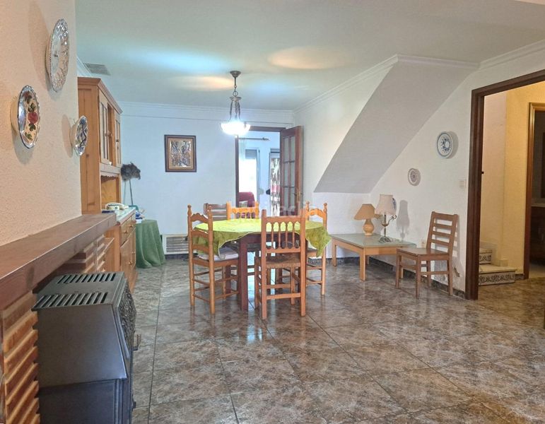 Foto 9787e5c7-cb93-4688-99a2-7aeabf6dfe8f. Casa amb aparcament a Requena