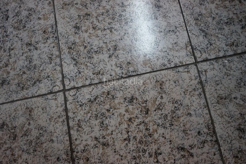 Foto 82dbc66b-c1e1-40a5-b5bf-9bd74c10a39b. Pis a calle peso 13 a Requena