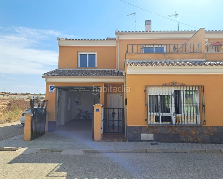Foto 1015e350-affe-4d28-bd5d-2ab073aedd1a. Casa a schiera in calle union isidros 2 in Requena