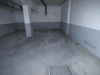 Aparcament cotxe a El Tancat-Mas d´en Gual. Plaza de parking bien comunicada!