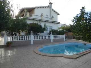 Casa a Albinyana. La vivienda que buscas te abrazará desde el momento que abras la