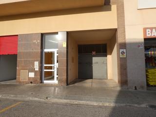 Aparcament cotxe a El Tancat-Mas d´en Gual. Plaza amplia de parking