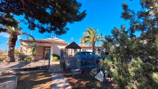 Xalet en Caada del Fenollar. Chalet junto a la autova a77 con 4000 m2 de parcela
