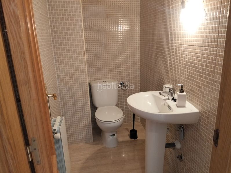 Foto 9af0e233-d222-41bb-8864-82fc2a5533dd. Casa adossada amb xemeneia calefacció aparcament a Bargas