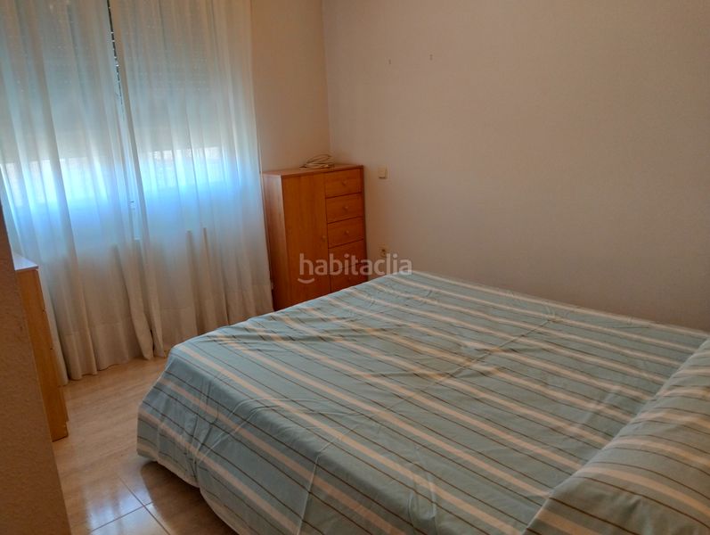 Foto b76386b3-9d32-4841-9af8-ff551fd41b1e. Casa adossada amb xemeneia calefacció aparcament a Bargas