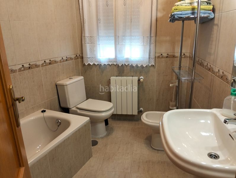 Foto debaec2e-5008-4540-a8db-8f2d0a6d2f40. Casa adossada amb xemeneia calefacció aparcament a Bargas