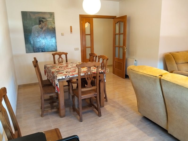Foto f5c27729-6939-41a0-91e0-bf3c5babccd0. Casa adossada amb xemeneia calefacció aparcament a Bargas