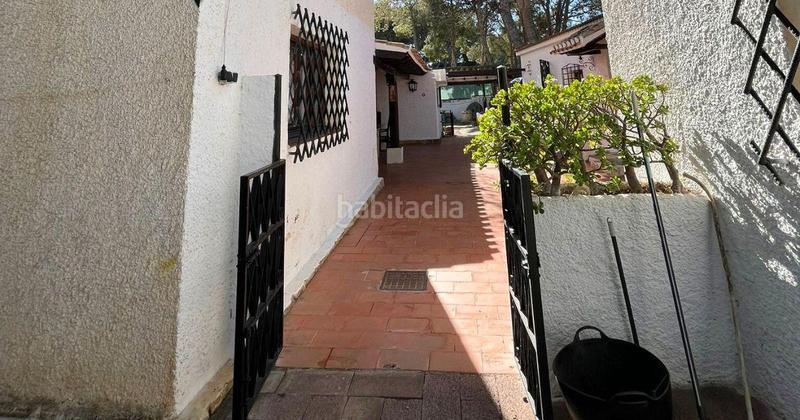 Foto ec55e7a4-6f00-48db-995b-2b1970512c95. Chalet avec parking piscine dans Coloma Nucia (la)