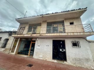 Local Comercial a Pueblo-Ubanizaciones