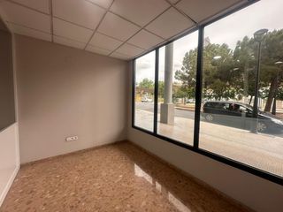 Rent Business premise in Centro Urbano