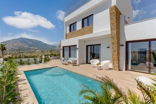 Chalet in Golf Bahía