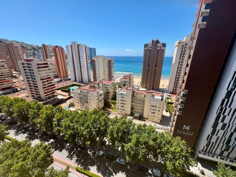 Foto f5774729-5083-4548-8bd6-f48b39552f17. Apartament amb aparcament piscina a Playa Levante Benidorm