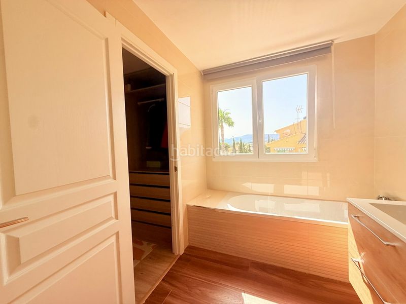 Foto e6b250e5-b0cd-400e-b320-fbc866b3dceb. Casa amb calefacció aparcament piscina a Sierra Helada Benidorm