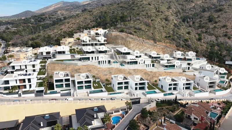 Foto fb71f4be-d9a8-4b34-860b-96fbf09fb0c5. Xalet amb calefacció aparcament piscina a Sierra Helada Benidorm