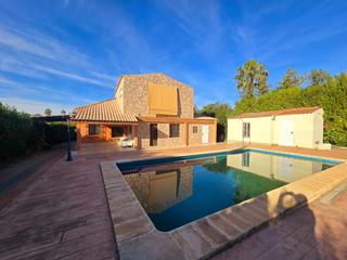 Xalet a Mairena del Alcor. Chalet en venta en alcalá de guadaira, 4 dormitorios.