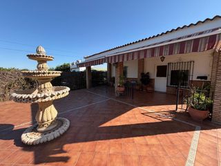 Xalet a Mairena del Alcor. Chalet en venta en urbanizaciones, 4 dormitorios.